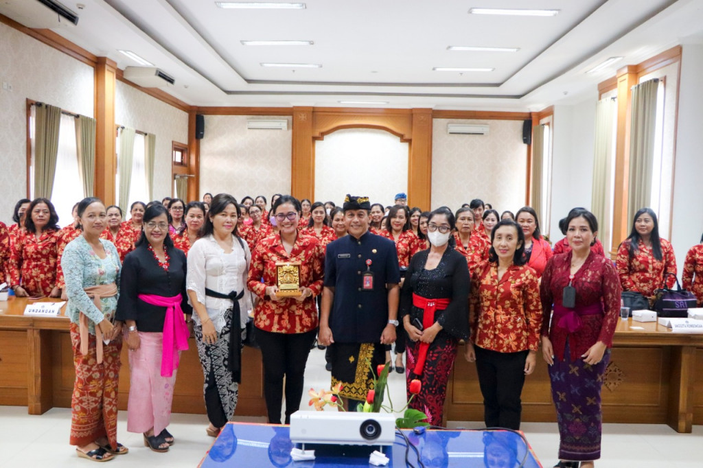 Tingkatkan Sinergitas dan Silaturahmi, DWP Badung Terima Kunjungan DWP Buleleng